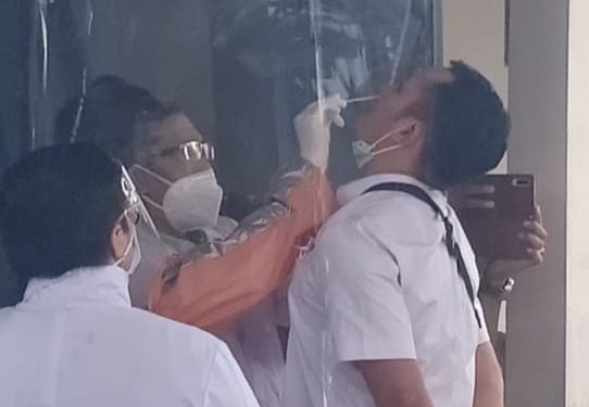 Diswab Langsung Doktor Andani, Tetap Juga Berair Mata