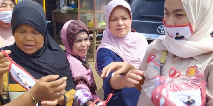Srikandi Cantik Turun Ke Pasar, Masyarakat Belimbing Kota Padang Menanti Kehadiran Nasrul Abit