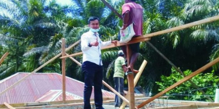 Dinas Perkim Pasbar Kembali Salurkan Bantuan Bedah Rumah