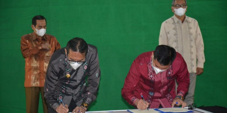 Gubernur Irwan Prayitno Canangkan Tenun Minang Sebagai Busana ASN