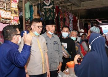 Calon Gubernur Mulyadi Berkunjung ke Pasar Talawi