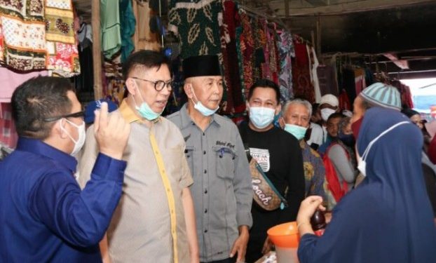 Calon Gubernur Mulyadi Berkunjung ke Pasar Talawi