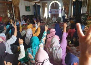 Serap Aspirasi Masyarakat Solok Selatan, Indra Catri Dikerubungi Emak-Emak