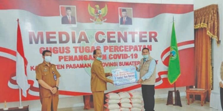 Bupati Pasaman Terima Bantuan CRS Bank Nagari