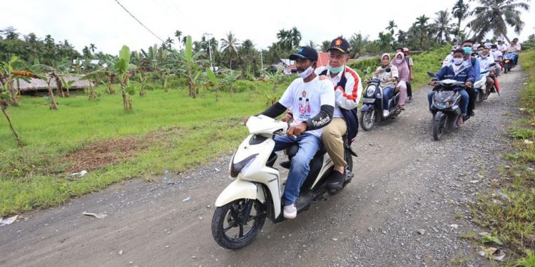 Kunjungi Mentawai, Nasrul Abit Diarak Keliling Siberut Selatan