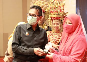 Nevi Zuairina Raih Penghargaan Achievement Motivation Person Award 2020