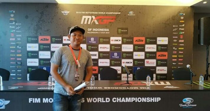 Pembawa Acara Balap Nasional “Hibahkan” Diri Kampanyekan NA-IC