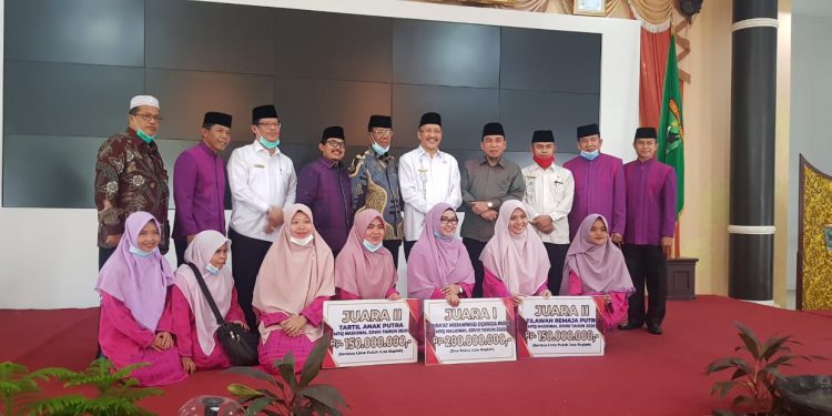 Juara Umum MTQN XXVIII, Gubernur Sumbar Salurkan Bonus Ratusan Juta