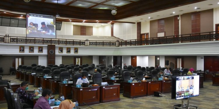 Paripurna DPRD Sumbar Penyampaian Jawaban Gubernur Terhadap Ranperda