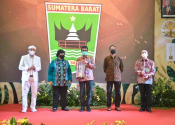 Gubernur Sumbar Raih Penghargaan Green Leadership