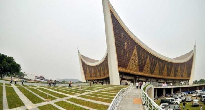 Wisata Halal Bikin Nyaman Turis Muslim