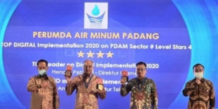 Perumda Air Minum Kota Padang Raih Tiga Penghargaan Bergengsi Top Digital Award 2020