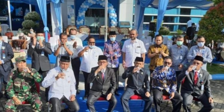 HUT ke-46, Perumda Air Minum Kota Padang Resmikan Air Minum Kemasan