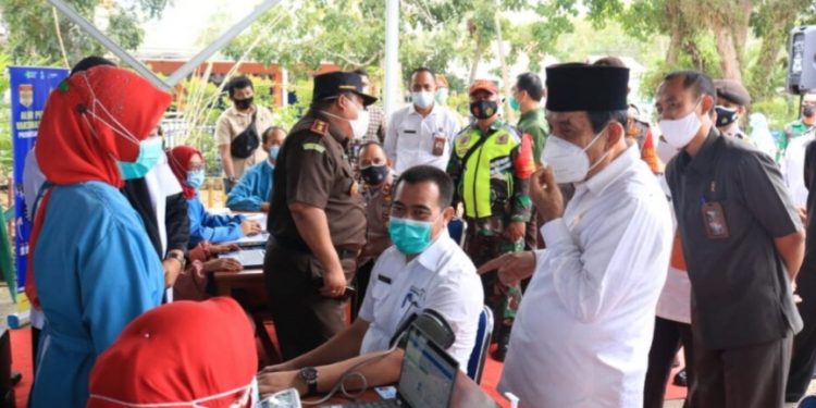 Bupati Sijunjung Yuswir Arifin Resmikan Vaksinasi Covid-19