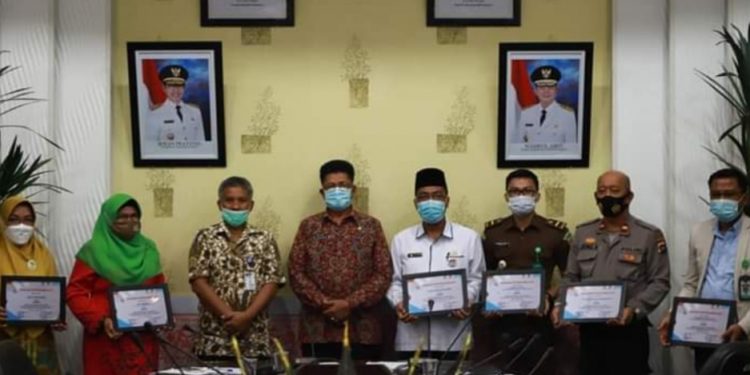 Instansi Vertikal dan Pemda Pessel Raih Penghargaan Peduli Penyiaran