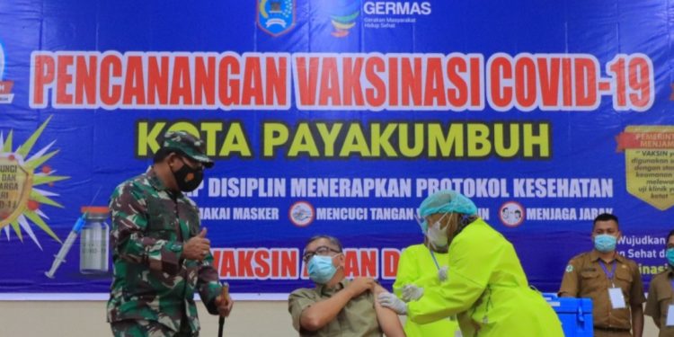 Wali Kota Payakumbuh Riza Falepi: Saya Ingin Buktikan Vaksin Covid-19 Aman