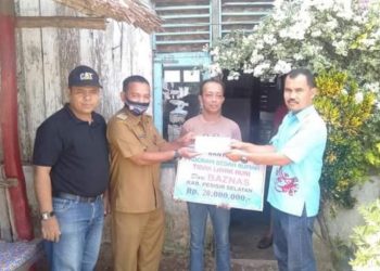 Baznas Pemkab Pessel Salurkan Bantuan RTLH