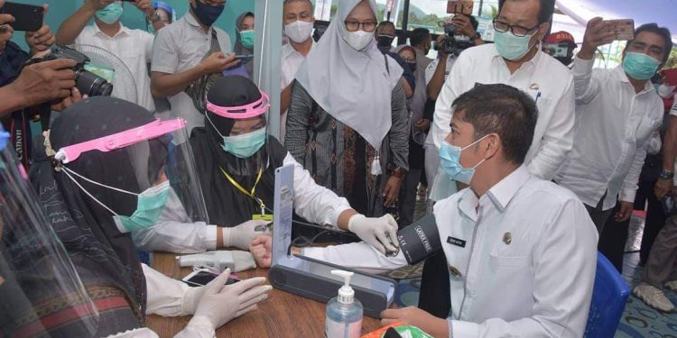 Vaksinasi, Wali Kota Deri Asta: Upaya Pemerintah Tekan Penularan Covid-19