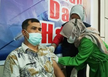 Vaksinasi Perdana, Sekdakab Solsel Harap Masyarakat Tidak Takut