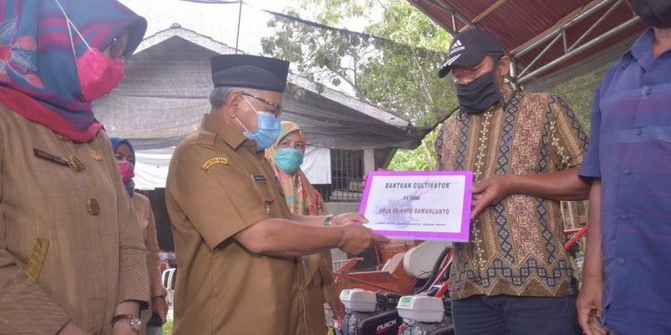 Pemko Sawahlunto Bantu Belasan Alsintan Kelompok Tani