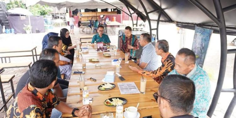 Kepala Dinas Kominfo 50 Kota Luncurkan Buku