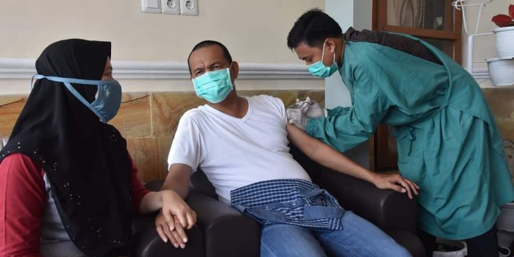 Walikota Genius Umar Jalani Suntik Vaksin Covid-19 Kedua