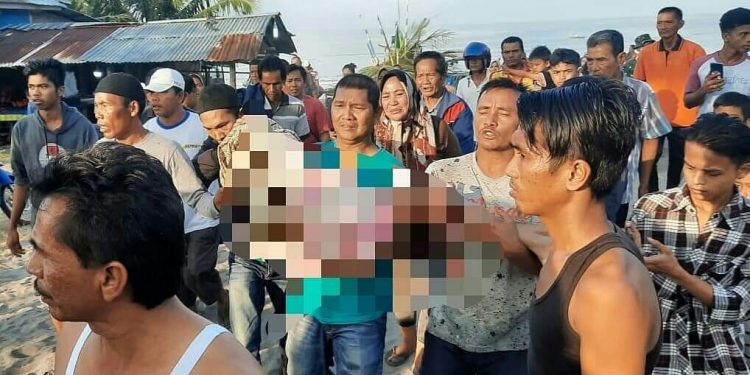 Rian Ditemukan Meninggal Dunia di Pantai Ampalu Kota Pariaman