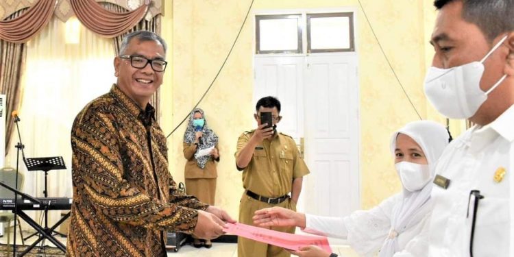 Wali Kota Payakumbuh Serahkan SK PPPK Kepada 23 Orang