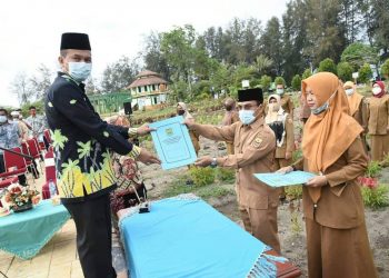 Walikota Pariaman Genius Umar Serahkan SK PPPK