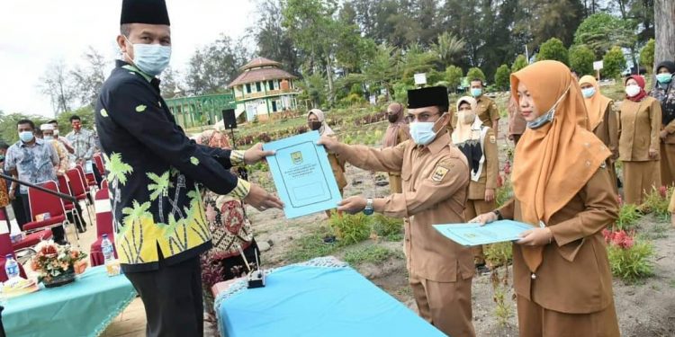 Walikota Pariaman Genius Umar Serahkan SK PPPK