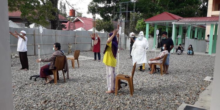 Pasien Covid-19 Lakukan Senam Untuk Tingkatkan Imun Tubuh