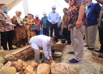 Wako Riza Falepi Letakkan Batu Pertama Masjid UMSB