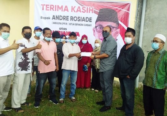 Andre Rosiade Bantu Rehab Sarana Olahraga Komplek ABI Kayu Kalek