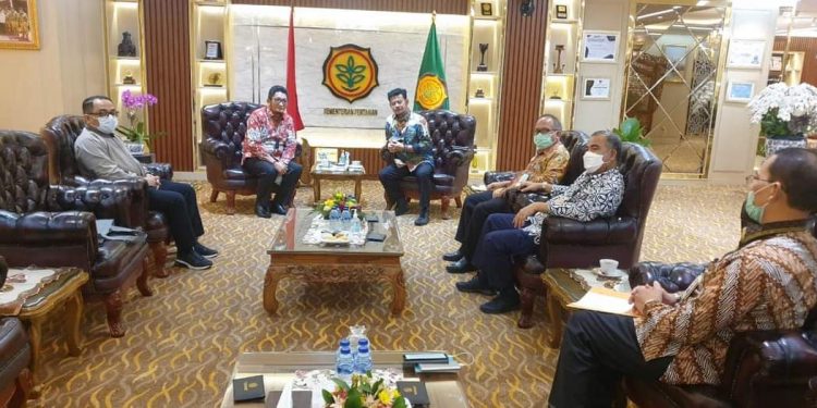 Walikota Padang Hendri Septa Temui Mentan