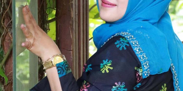 Inilah Potret Tanti Endang Lestari Promosikan Batik Motif Korona Asal Lunang