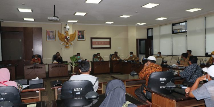 Puluhan Petani Pasbar Ngadu di DPRD Sumbar