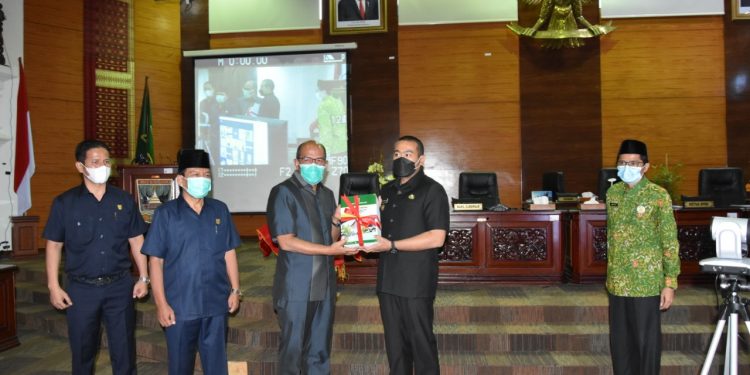 Rapat Paripurna Penyampaian Laporan Hasil Reses Anggota DPRD Provinsi Sumatera Barat dan Penutupan Masa Sidang Persidangan Kedua Tahun 2020/2021