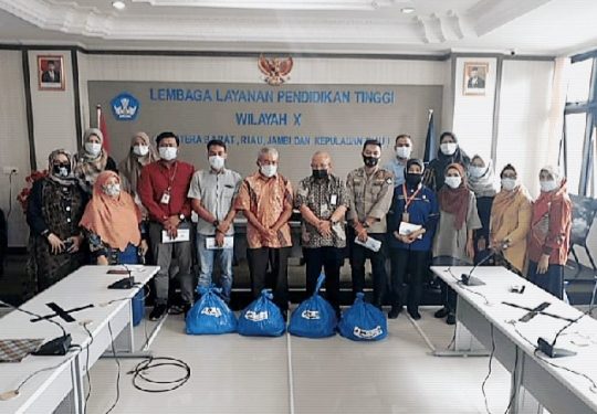 Peduli Anak Yatim dan Karyawan, KPN Kopertis Wilayah X Bagi-bagi Paket Sembako