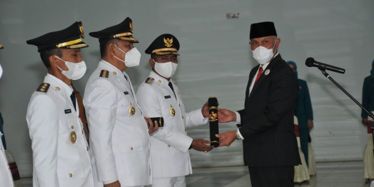 Gubernur Lantik Bupati dan Wakil Bupati Kabupaten Solok Selatan