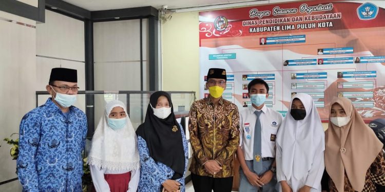 Bupati Lima Puluh Kota Hadiri Peringatan Hardiknas Tahun 2021