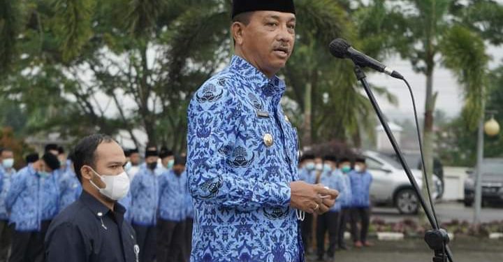 Perdana, Wali Nagari di Solsel Diikutkan Apel Bersama Bupati dan OPD