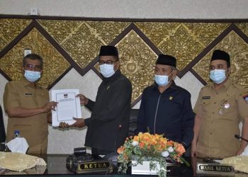 Rapat Paripurna, DPRD Kota Padang Sahkan Ranperda Retribusi Jasa Usaha