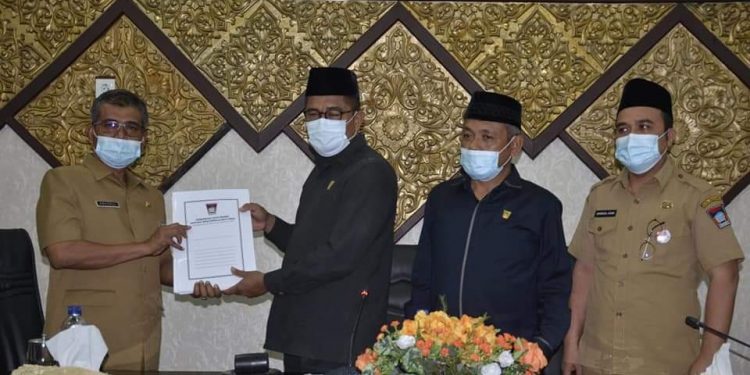 Rapat Paripurna, DPRD Kota Padang Sahkan Ranperda Retribusi Jasa Usaha