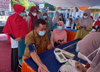 Bupati Pessel Rusma Yul Anwar Lakukan Donor Darah