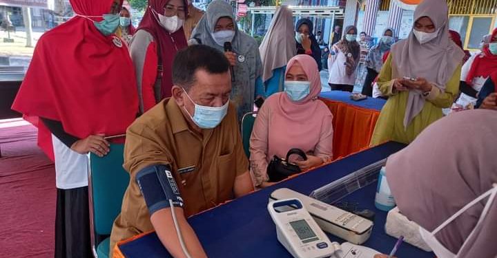 Bupati Pessel Rusma Yul Anwar Lakukan Donor Darah