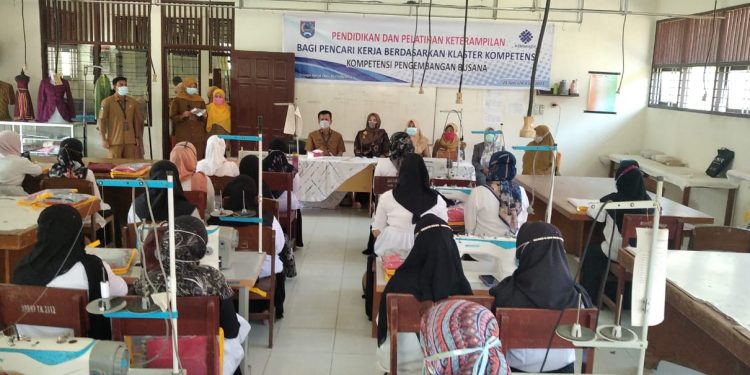 Pokok Pikiran Wulan Denura, 25 Penjahit Diberi Pelatihan Pengembangan Busana