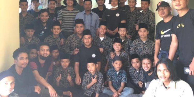 Remabuk Mania dan Bukikmart Family Aksi Berbagi di Solok Selatan