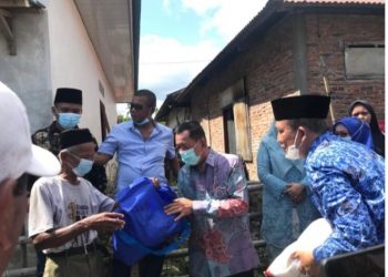 Bupati Rusma Yul Anwar Salurkan Bantuan Korban Kebakaran di Sutera