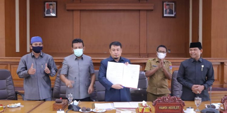Rapat Paripurna DPRD Payakumbuh, Ranperda LP2B Disahkan Jadi Perda