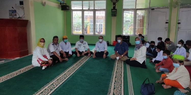 Masjid Al Quwait Kelurahan Banuaran Nan XX Salurkan Biaya Pendidikan bagi 39 Anak Yatim